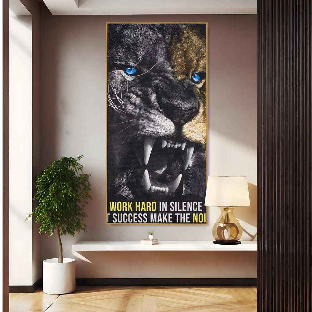 Tablou canvas cu tablou canvas cu leu fioros, in rama de aluminiu auriu